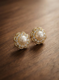 Soft Halo - Pearl Stud Earrings